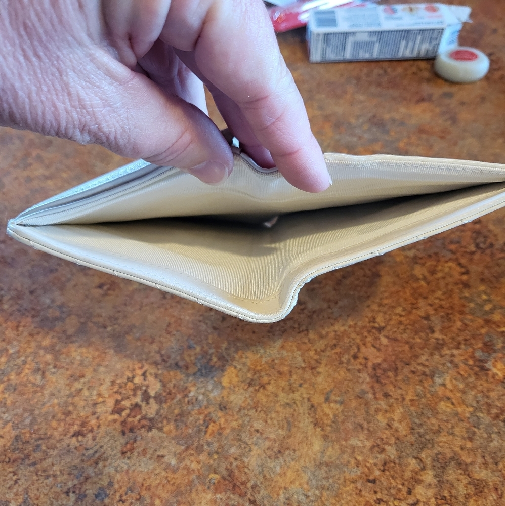 Channel wallet